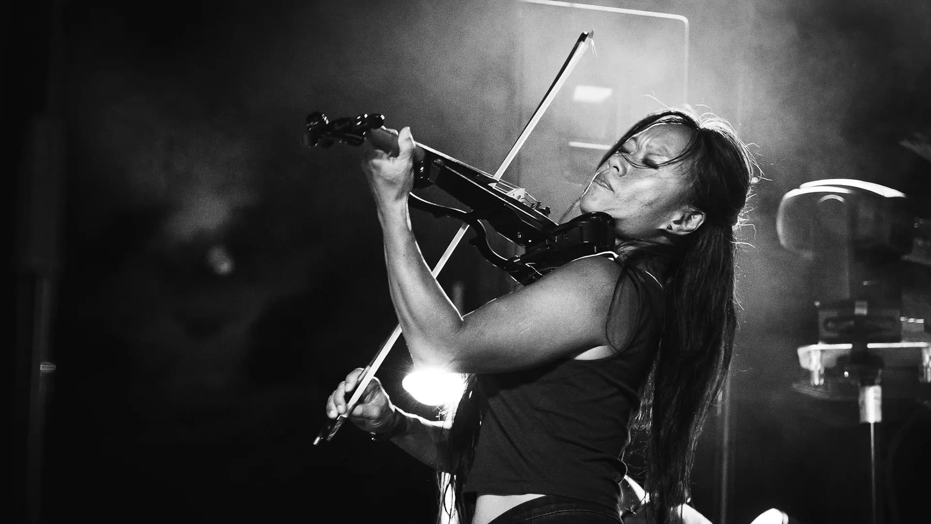 violoncelliste-noir-et-blanc