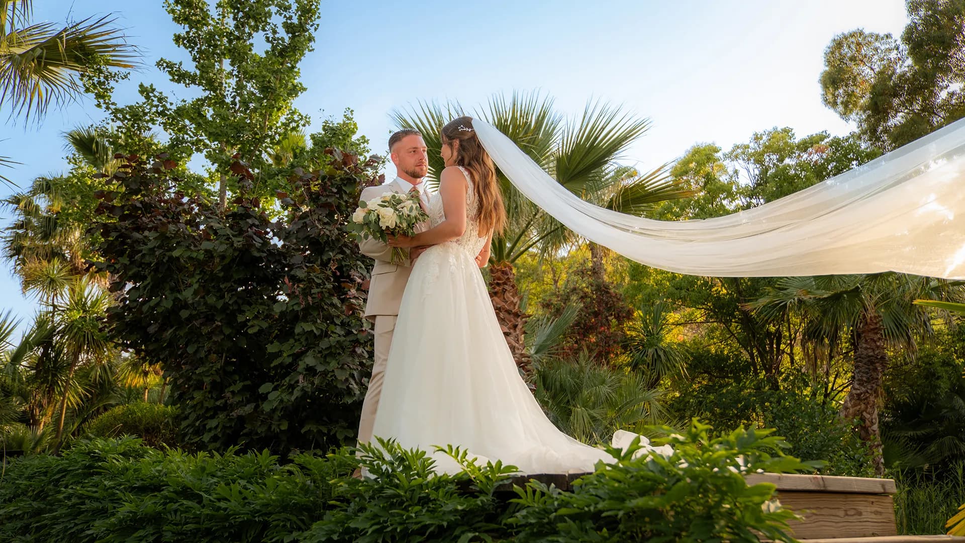 marie-et-femme-se-regardent-voile